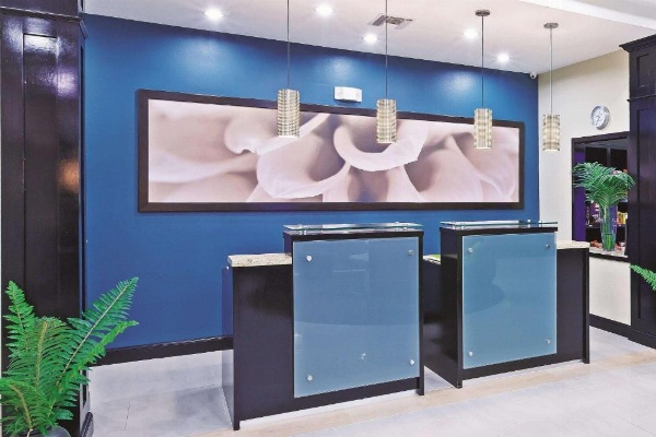 La Quinta Inn & Suites by Wyndham Marshall image 17